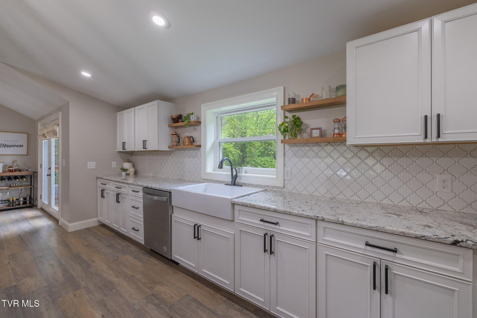 Photo #7: 2912 Walnut Street