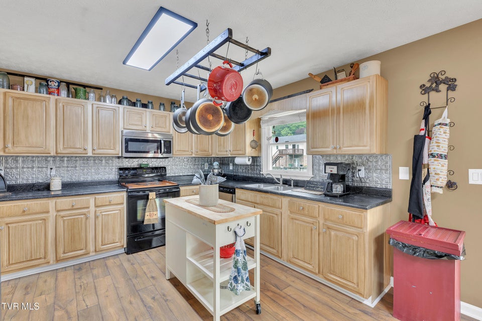 Photo #19: 222 Grandview Street
