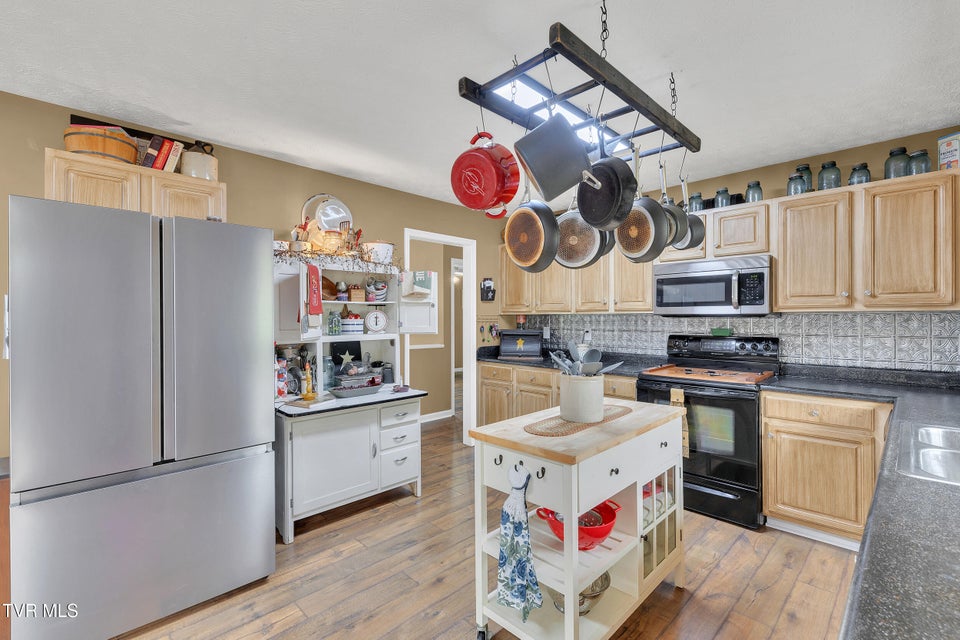 Photo #20: 222 Grandview Street