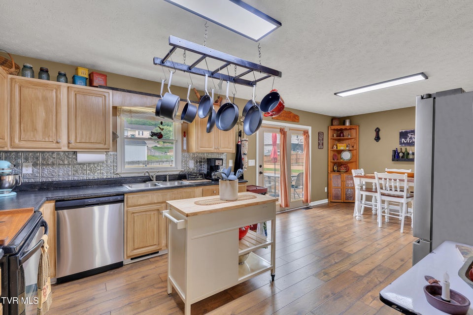 Photo #21: 222 Grandview Street