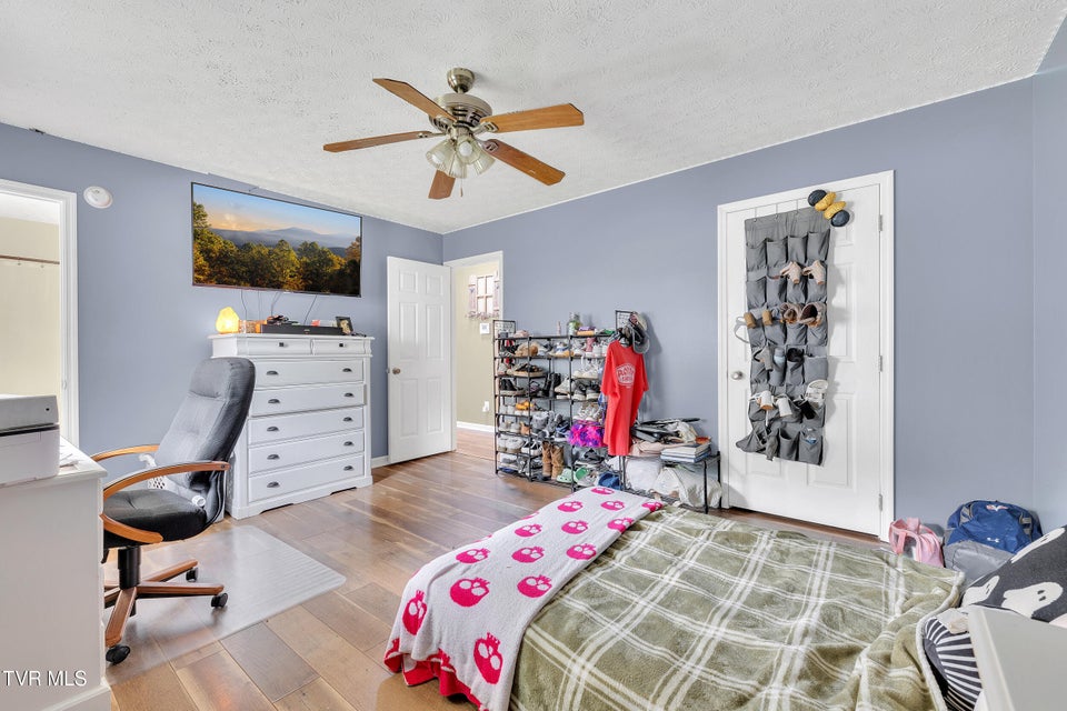 Photo #25: 222 Grandview Street