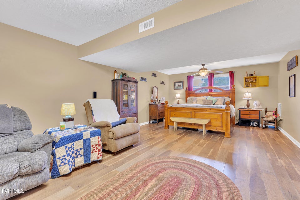 Photo #27: 222 Grandview Street