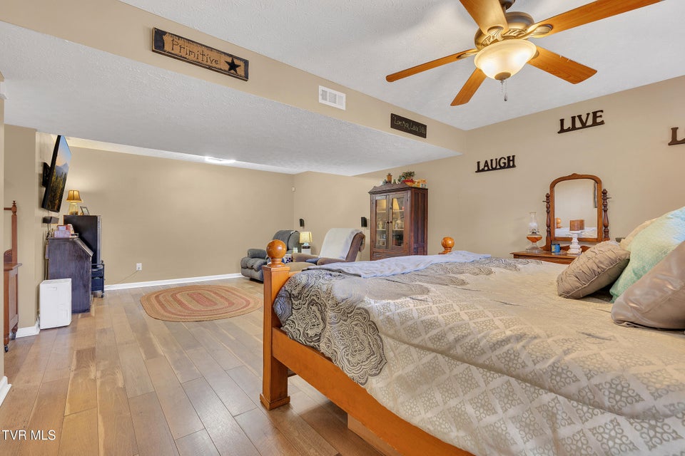 Photo #29: 222 Grandview Street