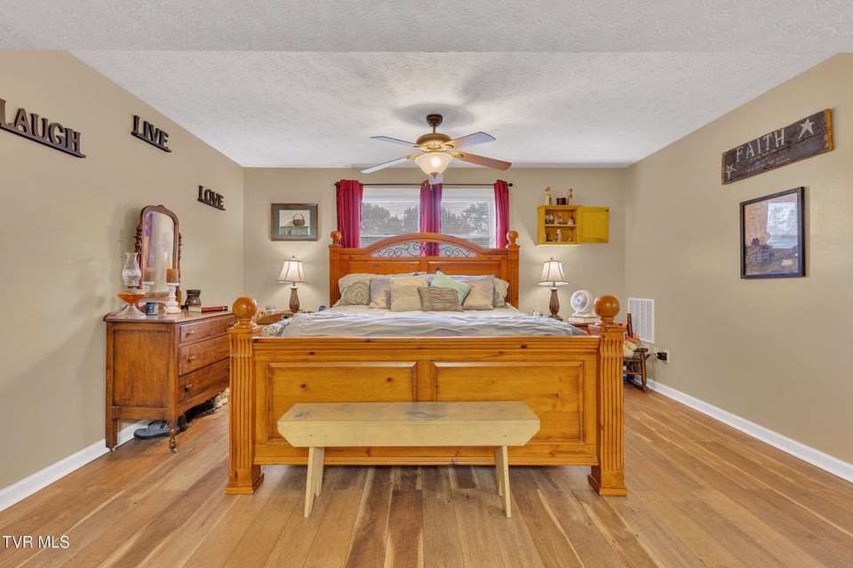 Photo #30: 222 Grandview Street
