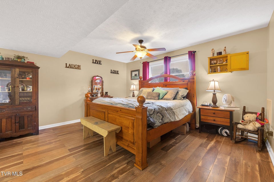 Photo #31: 222 Grandview Street