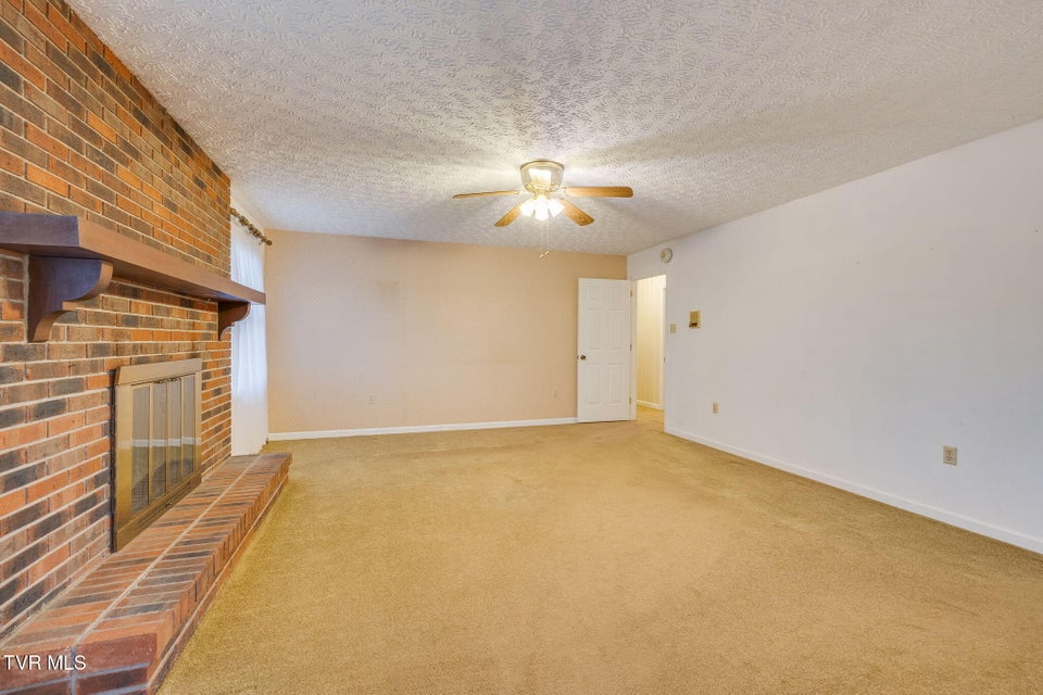 Photo #10: 2641 Suffolk Street