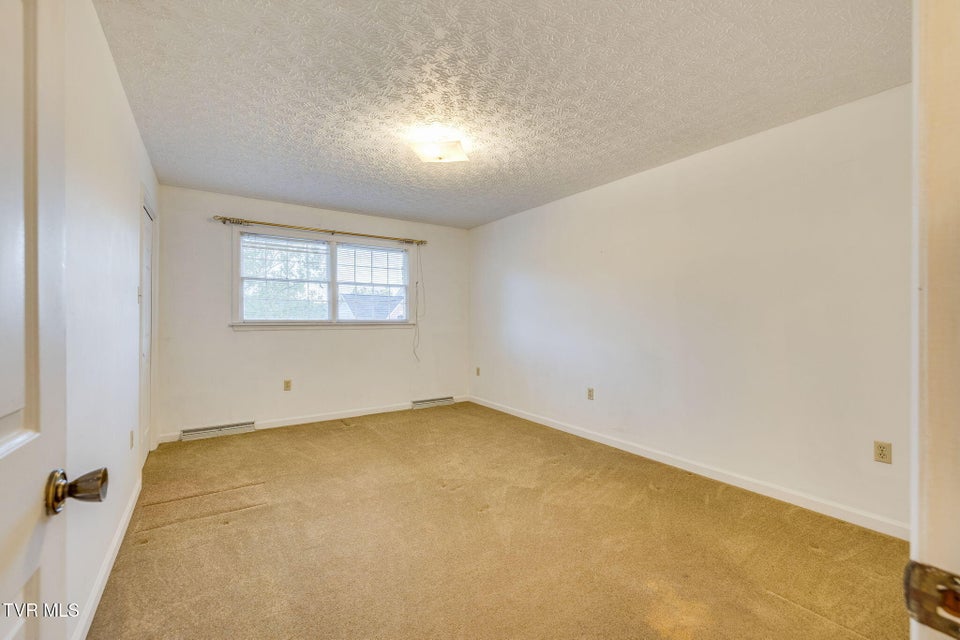Photo #27: 2641 Suffolk Street
