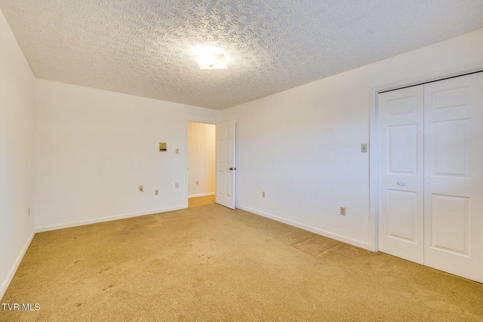 Photo #28: 2641 Suffolk Street