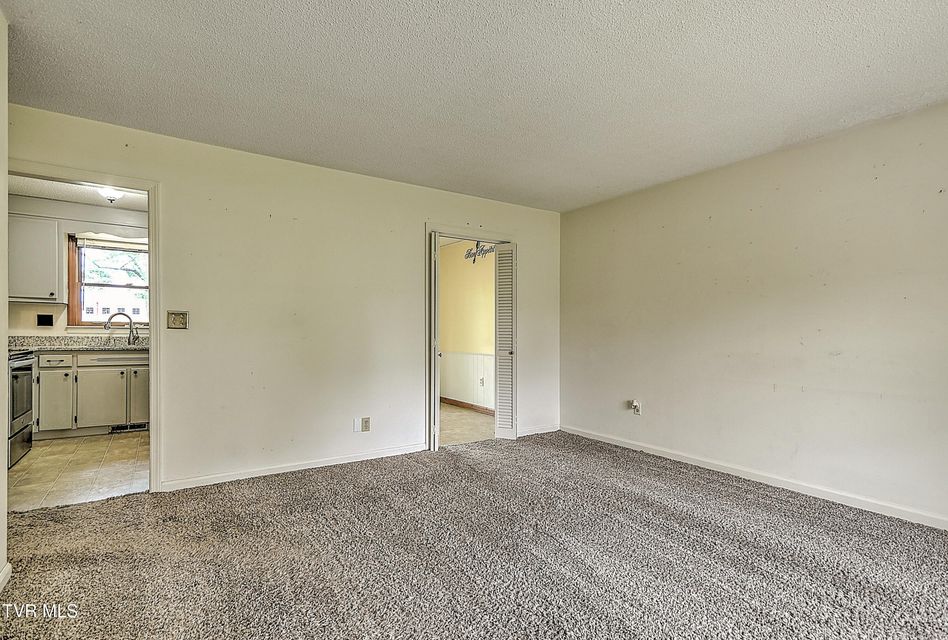 Photo #7: 389 Heritage Drive