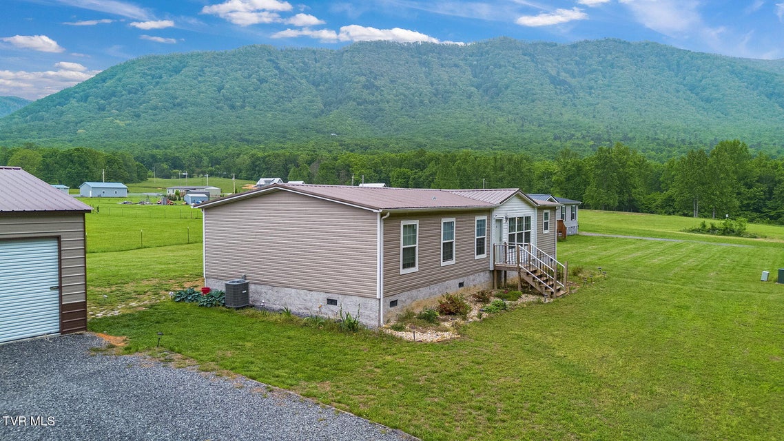 Photo #34: 100 Colyer Road