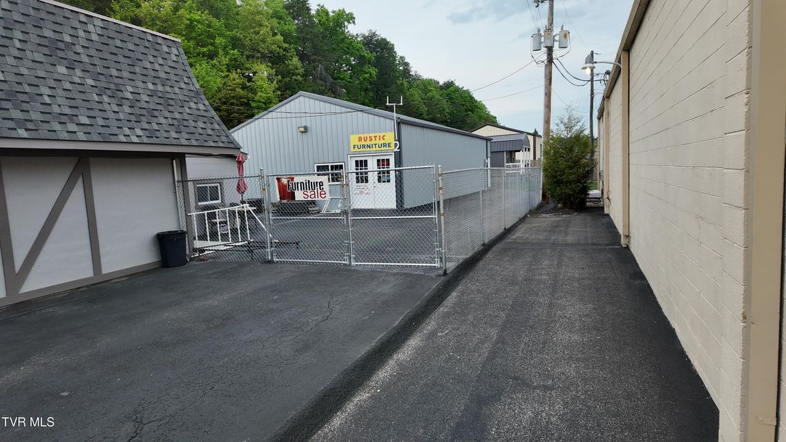 Photo #3: 1530 Bridgewater Lane