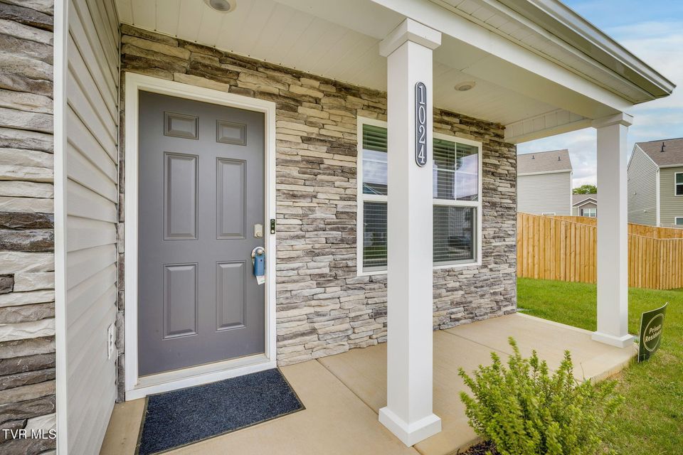 Photo #6: 1024 Persimmon Hollow