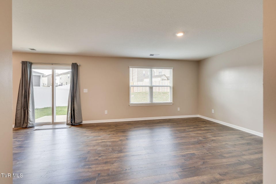 Photo #7: 1024 Persimmon Hollow