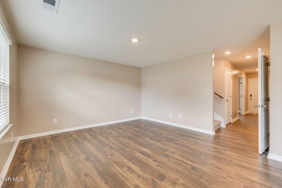 Photo #9: 1024 Persimmon Hollow
