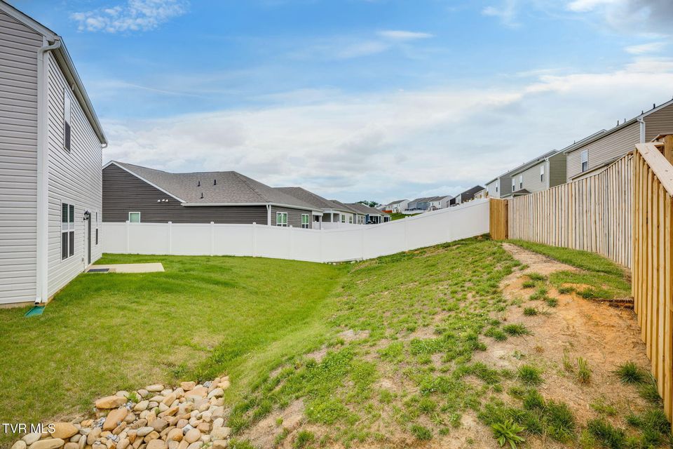 Photo #41: 1024 Persimmon Hollow