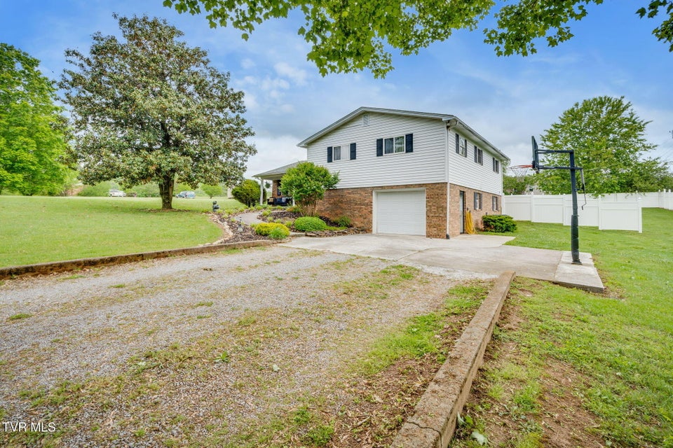 Photo #3: 122 Lakeview Circle