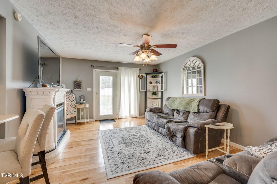 Photo #5: 122 Lakeview Circle