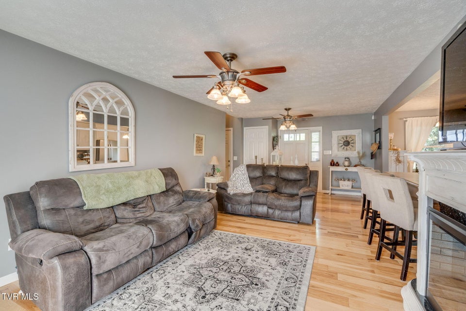Photo #6: 122 Lakeview Circle