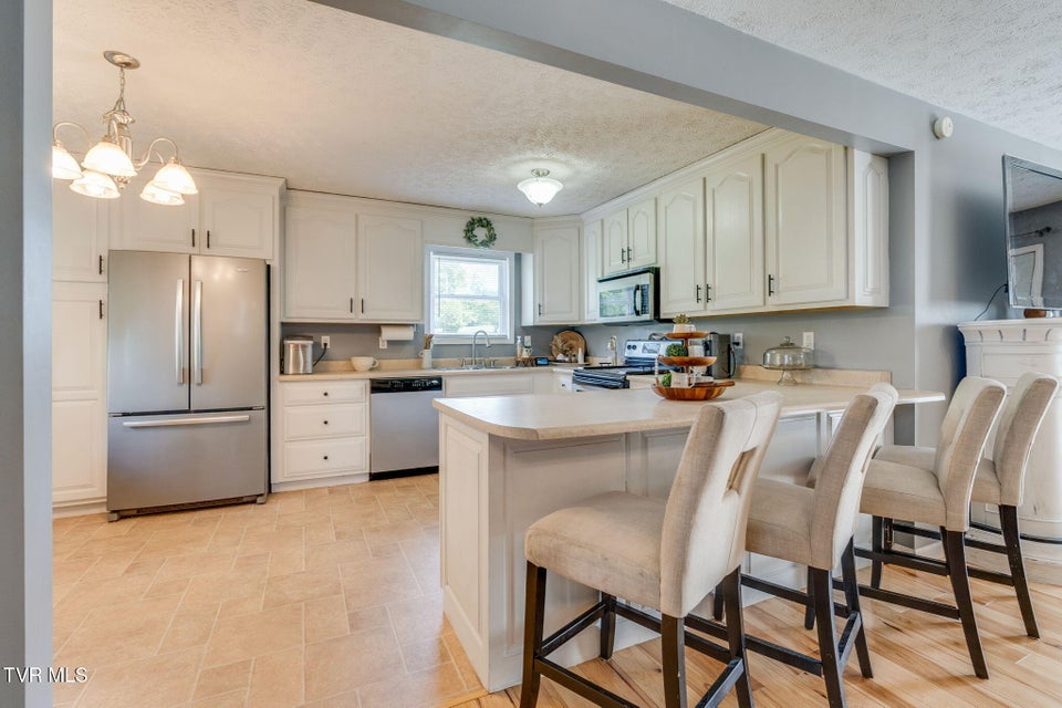 Photo #9: 122 Lakeview Circle