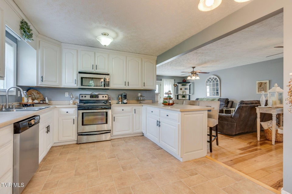 Photo #11: 122 Lakeview Circle