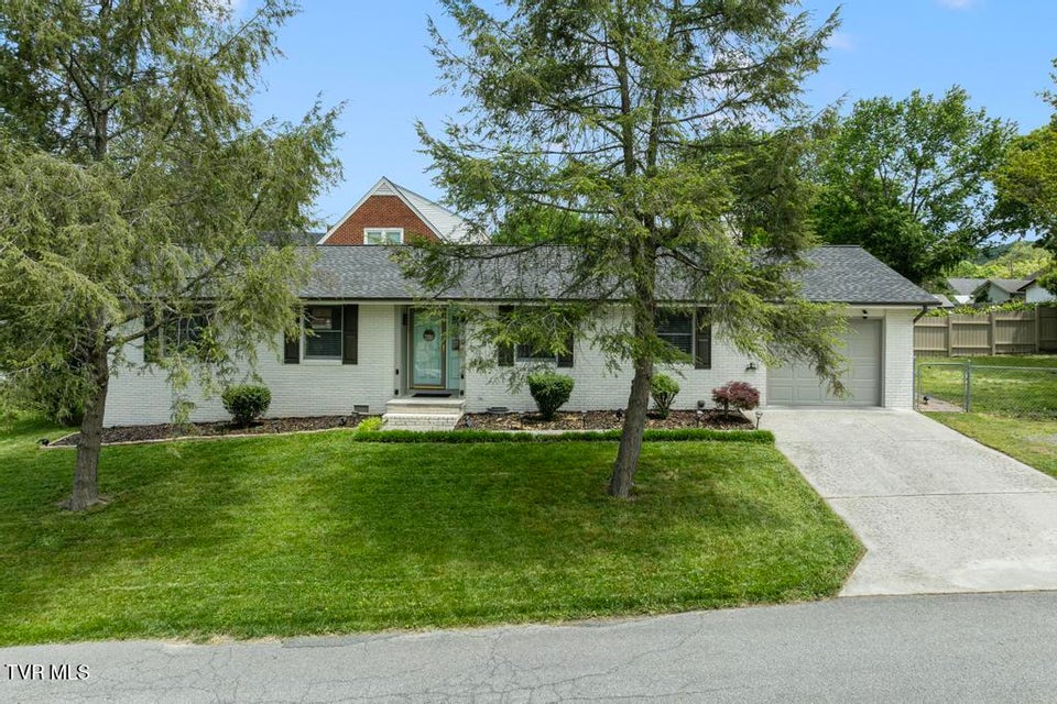 Photo #2: 1701 Washington Avenue