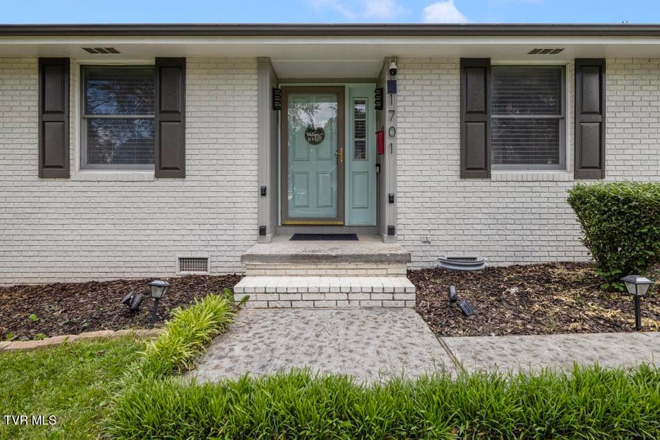 Photo #3: 1701 Washington Avenue