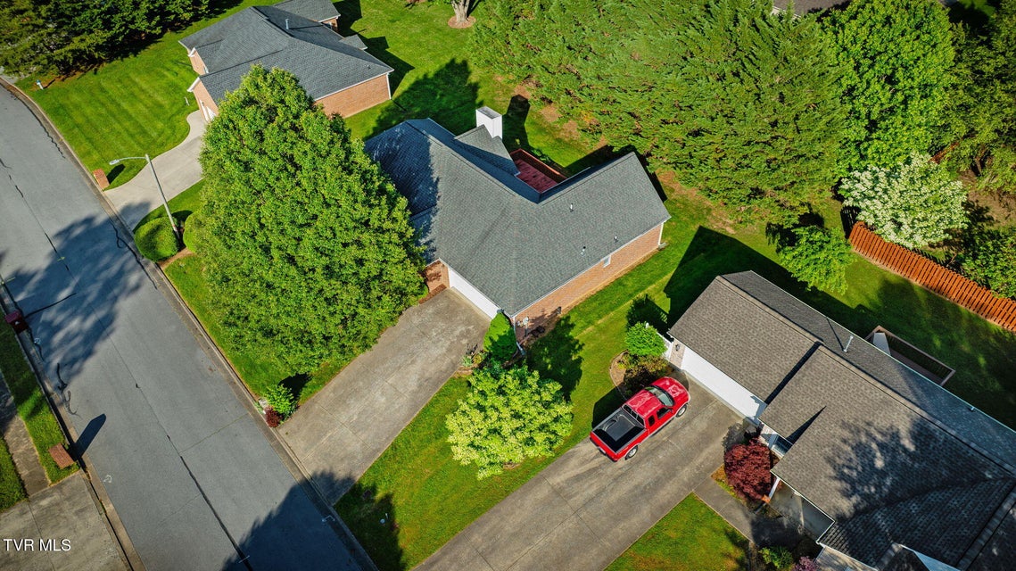 Photo #38: 13 Larchmont Lane