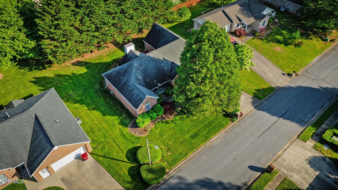 Photo #39: 13 Larchmont Lane