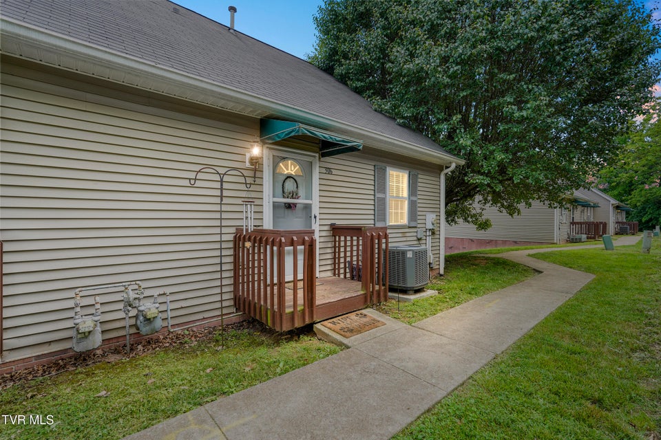 Photo #3: 306 Cambridgeshire Court