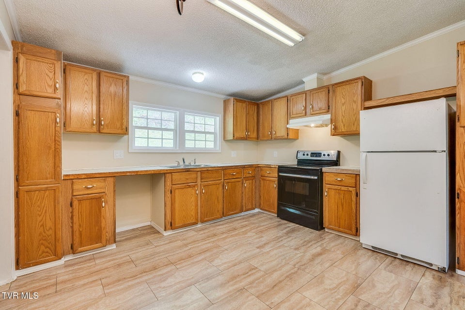 Photo #9: 118 Berry Hill Road