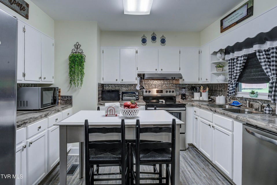 Photo #22: 410 Crook Street Street