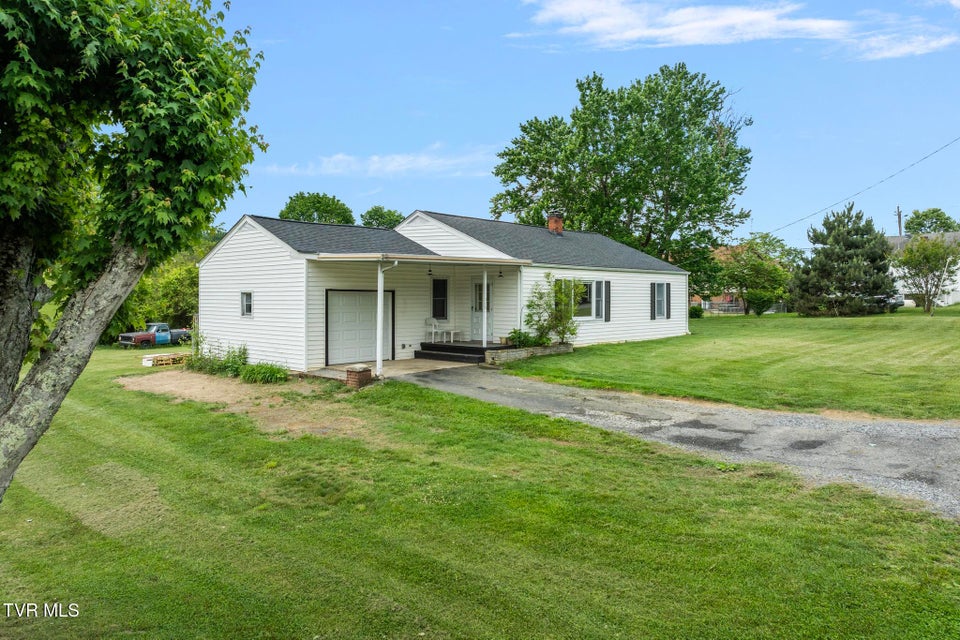 Photo #2: 216 Sunbury Court