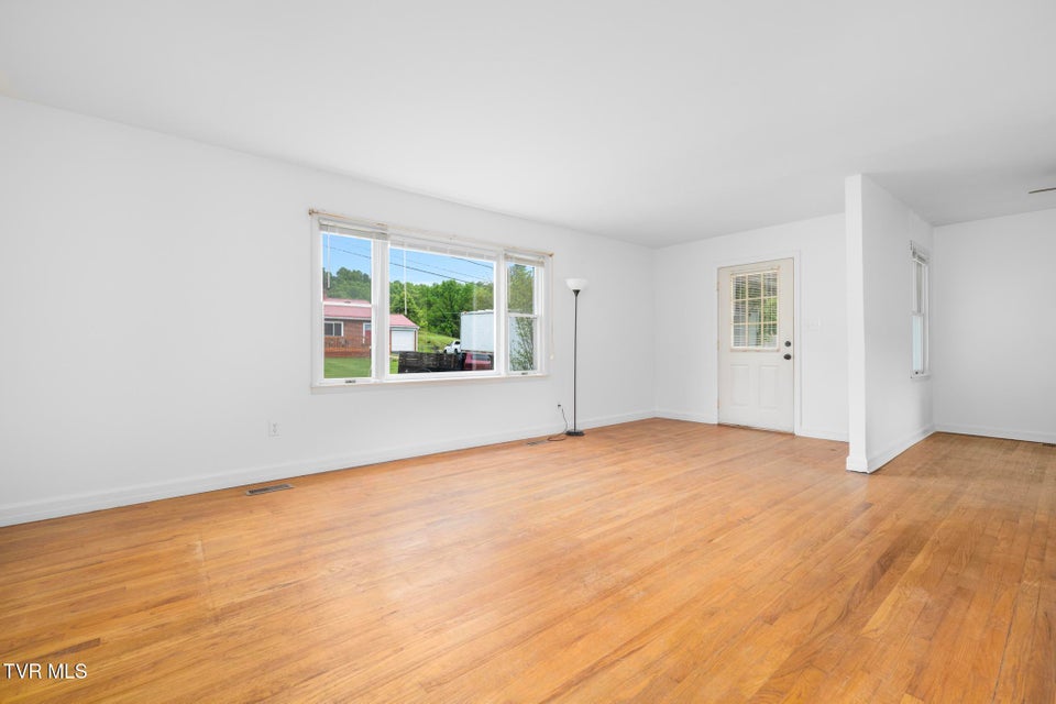 Photo #8: 216 Sunbury Court