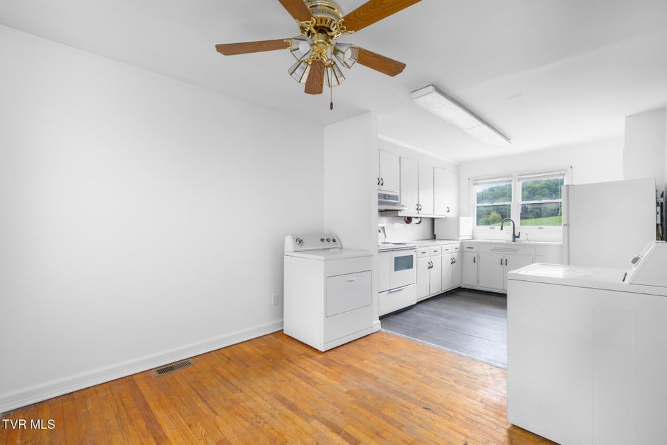 Photo #9: 216 Sunbury Court