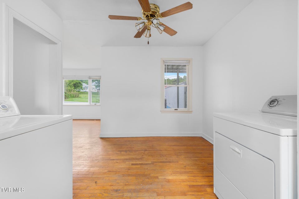 Photo #10: 216 Sunbury Court