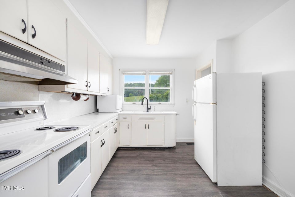 Photo #11: 216 Sunbury Court