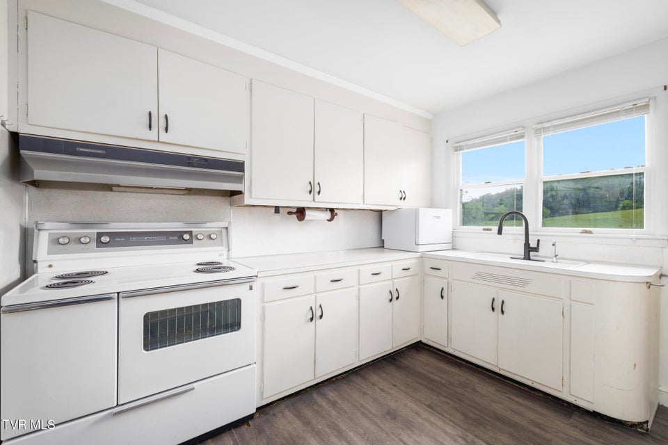 Photo #12: 216 Sunbury Court