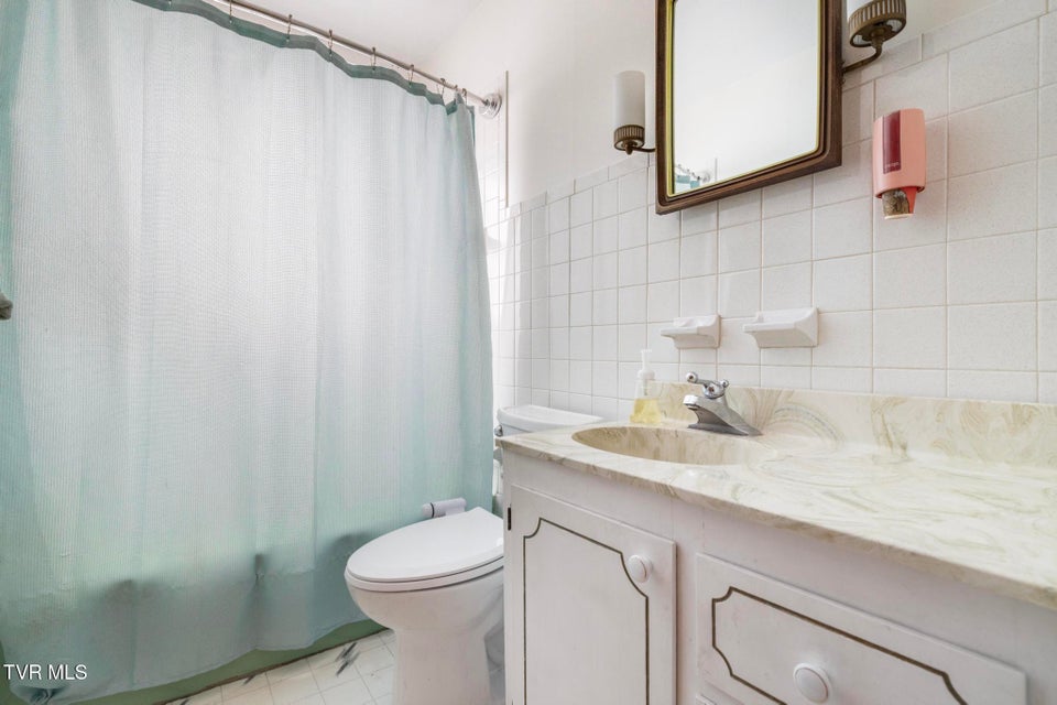 Photo #13: 216 Sunbury Court