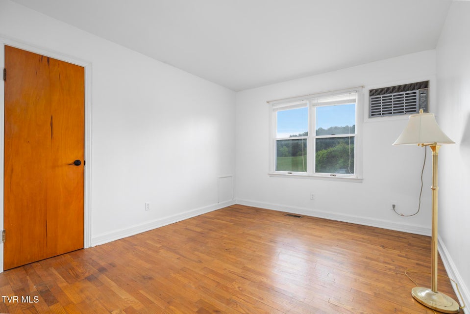 Photo #14: 216 Sunbury Court