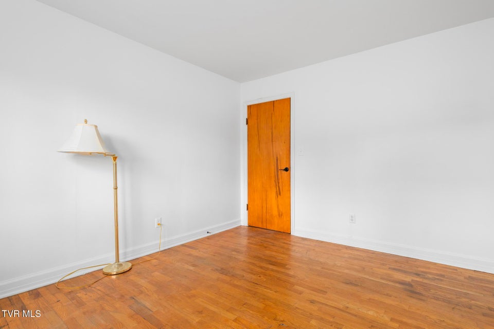 Photo #15: 216 Sunbury Court