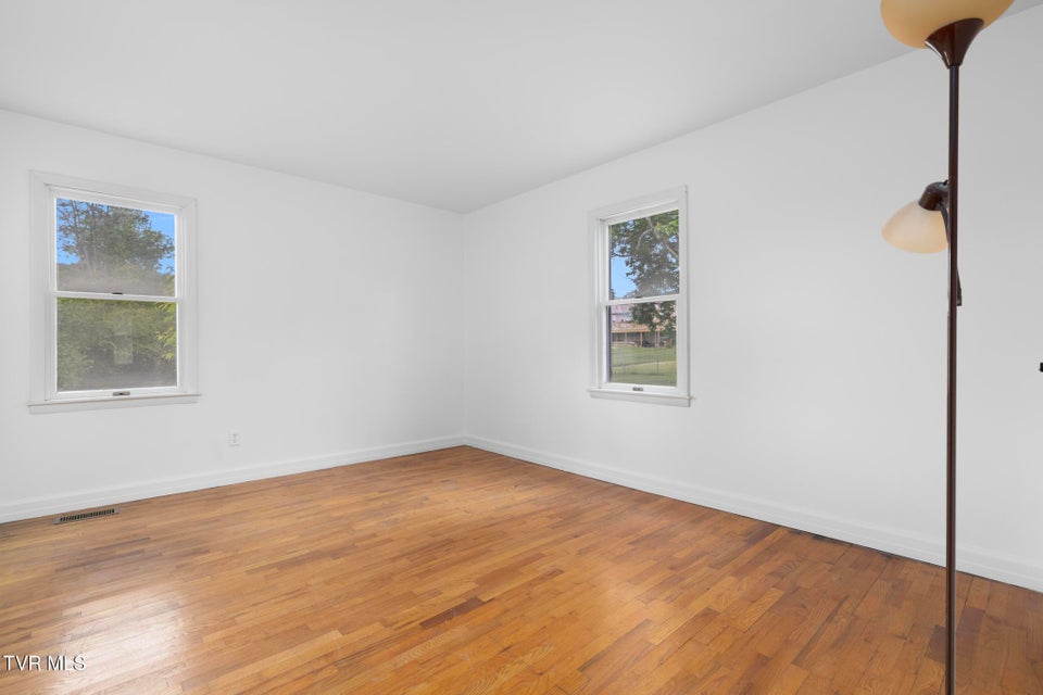 Photo #16: 216 Sunbury Court
