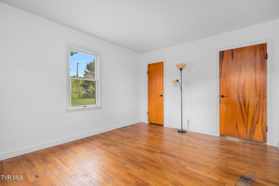 Photo #17: 216 Sunbury Court
