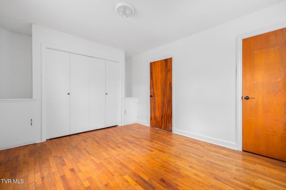 Photo #19: 216 Sunbury Court