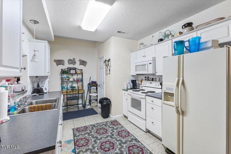 Photo #6: 2908 Bloomingdale Road