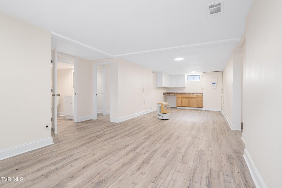 Photo #7: 705 Holston Avenue