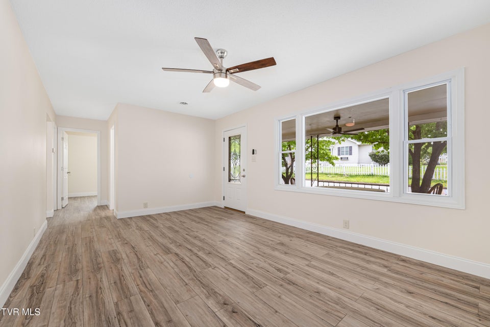 Photo #31: 705 Holston Avenue