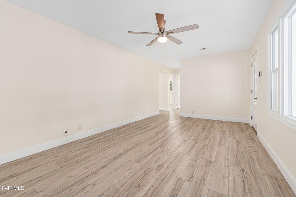 Photo #32: 705 Holston Avenue