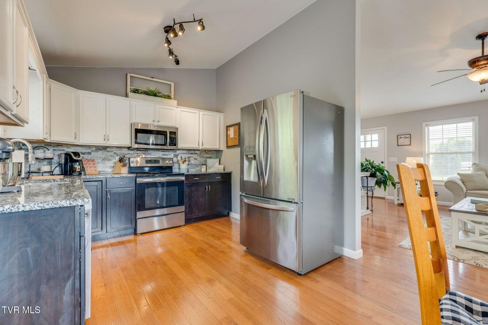 Photo #10: 302 Maple Ridge Drive