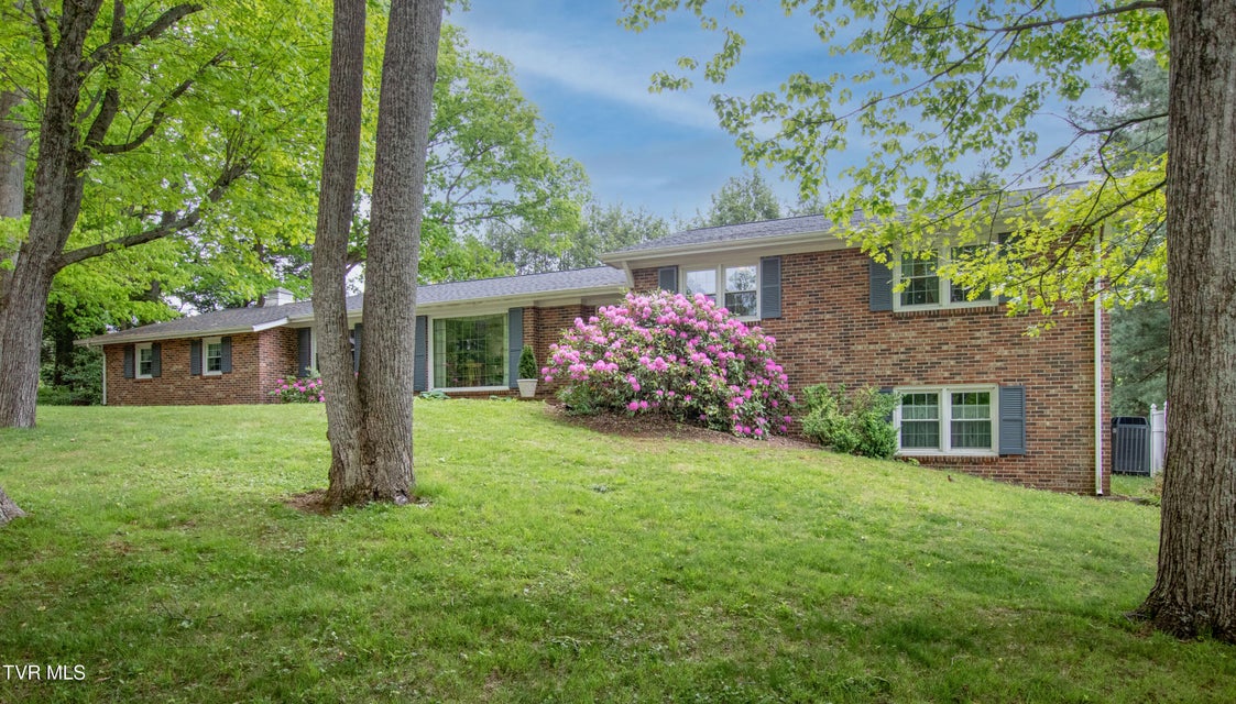 Photo #3: 19494 Oakwood Drive