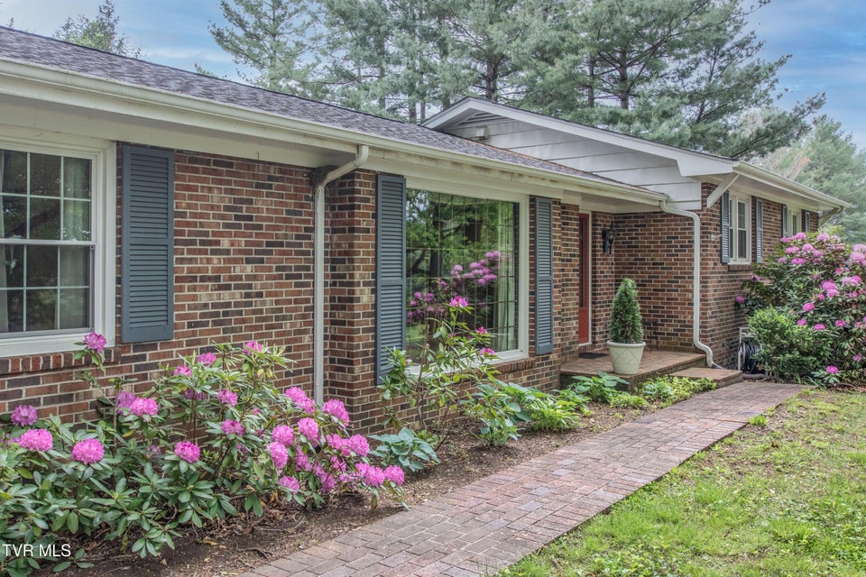 Photo #5: 19494 Oakwood Drive